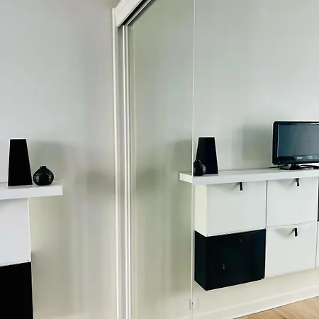 Champs De Mars 1 Proche Centre Ville, Balcon Et Parking Apartamento