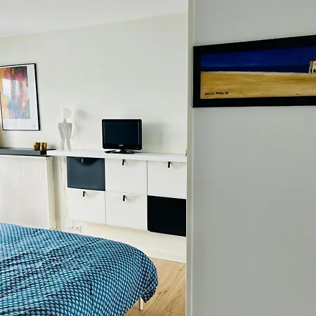 Appartement Champs De Mars 1 Proche Centre Ville, Balcon Et Parking