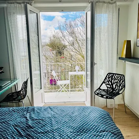 Appartement Champs De Mars 1 Proche Centre Ville, Balcon Et Parking