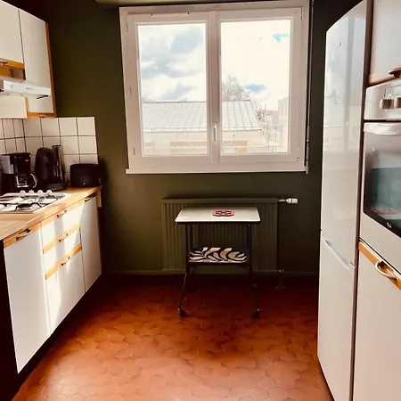 Champs De Mars 1 Proche Centre Ville, Balcon Et Parking * La Rochelle (Charente-Maritime)