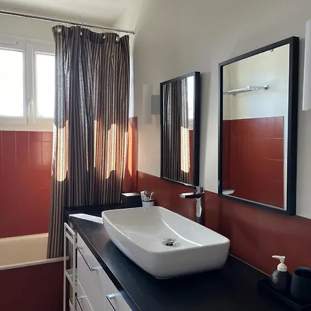 Champs De Mars 1 Proche Centre Ville, Balcon Et Parking