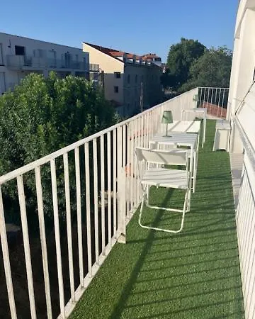 Champs De Mars 1 Proche Centre Ville, Balcon Et Parking Apartamento